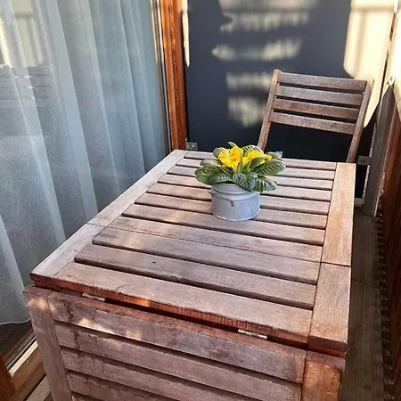 Seeglueck Seeblau - Moderne Maisonette-wohnung Mit Balkon Und Parkplatz In Seenaehe In Konstanz-dingels-dorf Apartment *
