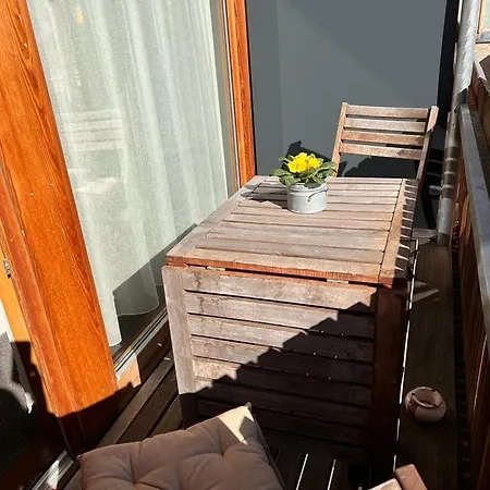 Apartment Seeglueck Seeblau - Moderne Maisonette-wohnung Mit Balkon Und Parkplatz In Seenaehe In Konstanz-dingels-dorf Konstanz