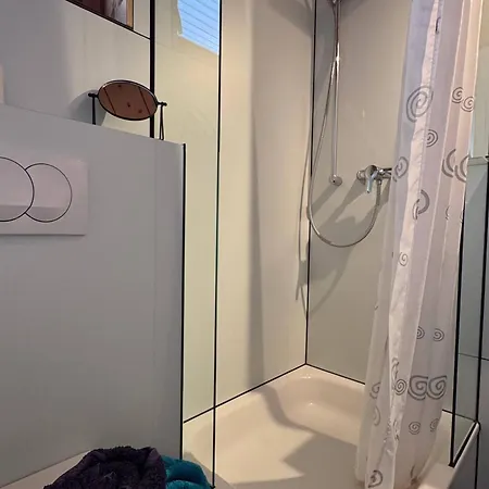 Seeglueck Seeblau - Moderne Maisonette-wohnung Mit Balkon Und Parkplatz In Seenaehe In Konstanz-dingels-dorf Apartment Konstanz