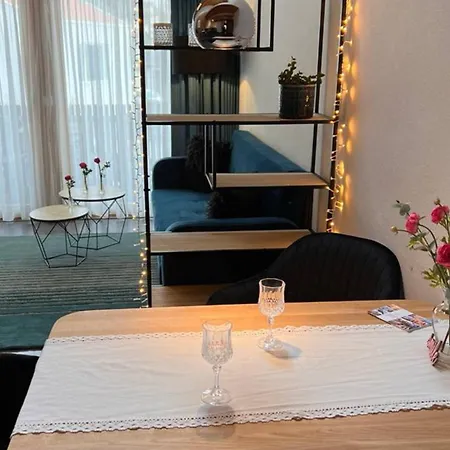 Seeglueck Seeblau - Moderne Maisonette-wohnung Mit Balkon Und Parkplatz In Seenaehe In Konstanz-dingels-dorf Apartamento *