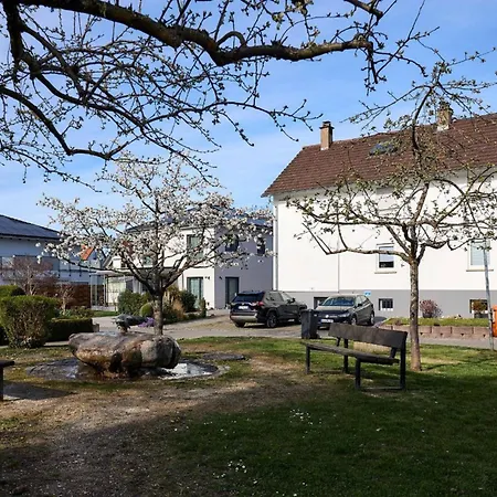 公寓 Seeglueck Seeblau - Moderne Maisonette-wohnung Mit Balkon Und Parkplatz In Seenaehe In Konstanz-dingels-dorf 康斯坦茨