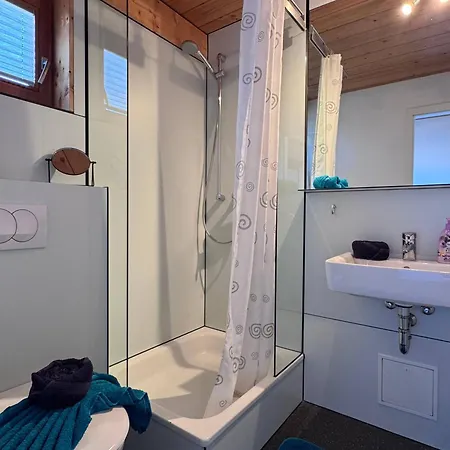 Seeglueck Seeblau - Moderne Maisonette-wohnung Mit Balkon Und Parkplatz In Seenaehe In Konstanz-dingels-dorf Apartamento *